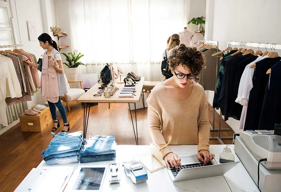 BACHELOR OF BUSINESS WITH FASHION BA (HONS) – TEESIDE UNIVERSITY